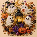 Detalle que muestra texturas de perlas en un kit de pintura de diamantes de Halloween. - Fantasma