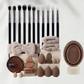 32-teiliges Augen-Make-up-Pinsel-Set mit Schwämmen und Reinigungsschale in neutralen Tönen. - 32-Teiliges Kombi-Set