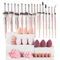 Umfassendes 30-teiliges Make-up-Set mit rosa Pinseln, Schwämmen und Puderquasten. - 30 Pinsel + 25 Beauty-Werkzeuge / Rosa