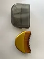 Cepillo facial de contorno linfático dorado para cuello y ojos con funda gris - Brocha de Contorno Con Estuche / Dorado