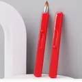 Rode draagbare uittrekbare lippenpenseel voor nauwkeurige make-up van de lippenstift. - Rood