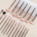 Primo piano di un set di 20 pennelli da trucco champagne con setole in nylon - 20 Pezzi (Versione Grande) / Champagne