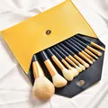 Kit de 12 pinceaux de maquillage professionnel avec pochette de rangement jaune vif - Ensemble 12 Pièces avec Sac Enveloppe Jaune