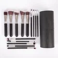 Set professionale di 18 pennelli da trucco con setole morbide e custodia nera cilindrica - 14 Pennelli e tubo di conservazione / argento nero