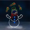 Dettaglio del pupazzo di neve natalizio animato a LED che gioca con i regali - Pupazzo di Neve con Confezioni Regalo (Modello B)