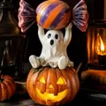 Figurine de fantôme en résine d'Halloween tenant un bonbon géant sur une citrouille - Fantôme avec Bonbon
