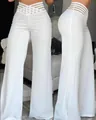 Detalle de pantalones blancos de talle alto y pierna ancha con cintura de malla. - S / Bottoms / Blanco