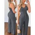 Elegant grijs tweedelig setje met hemdje met V-hals en broek met wijde pijpen en hoge taille - donkergrijs