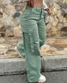 Vista dettagliata dei pantaloni cargo verde salvia con tasche multiple e cinturini. - Taglia S / Pantaloni e gonne / Verde