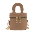Elegante nudefarbene Eimertasche mit doppeltem Goldreißverschluss und Kettenriemen - Khaki