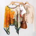 Élégant poncho écharpe en soie à fleurs avec cardigan d'automne et sac - Hauts / Floral Orange Blanc (TS-2506)