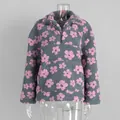 Grauer Fleece-Hoodie mit rosa Blumenmuster und halbem Reißverschluss. - S / Oberteile / Rosa