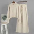 Elegantes zweiteiliges cremefarbenes Strickset mit Doppelreißverschluss und weiter Hose. - S / Oberteil Und Unterteil / Beige