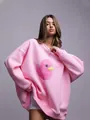 Dettaglio della stampa grafica a papera rosa sulla felpa girocollo rosa oversize - Taglia S / Top / Rosa