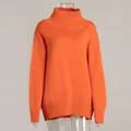 Maglione lavorato a maglia arancione a collo alto oversize da donna, stile autunnale. - Taglia S / Top / Arancione