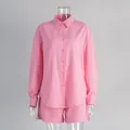 Rosa Damen-Set aus reiner Baumwolle: Langarmhemd und passende Shorts auf Mannequin. - S / Oberteil Und Unterteil / Rosa