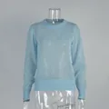 Detailansicht des hellblauen, halbtransparenten Mohair-Strickpullovers für Damen - S / Blau