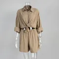Damen Sommer-Set in Khaki mit langärmeligem Hemd zum Knöpfen und passenden Shorts für Freizeit - S / Oberteil Und Unterteil / Khaki