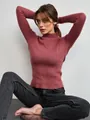Eleganter malvenfarbener, schmal geschnittener Rippstrickpullover mit Stehkragen für Damen - Einheitsgröße / Oberteile / Ziegelrot