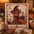 Λεπτομέρεια του σετ κεντήματος Halloween με αγελάδα Highland και καπέλο μάγισσας - Στυλ Αγελάδα των Χάιλαντ Κολοκύθα (C)