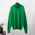 Gemütlicher grüner Oversize-Rollkragenpullover für die Herbst- und Wintersaison. - S / Oberteile / Grün