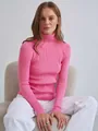 Elegante Nahaufnahme eines eng anliegenden rosa gerippten Rollkragenpullovers für Damen - Einheitsgröße / Oberteile / Fuchsia