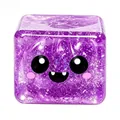 Κοντινό πλάνο μωβ γκλίτερ Halloween squishy κύβου με χαριτωμένο τρομακτικό πρόσωπο. - Μοβ 2