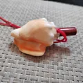 Handgefertigtes Muschelpfeife Spielzeug für Kinder mit rotem Mundstück und Kordel - Rouge-Schneckenstil / 1 Stück (6-8cm)