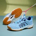 Hellblaue Kinder Badminton Schuhe mit Drehverschluss und atmungsaktiver rutschfester Sohle - 30 / Mondblau