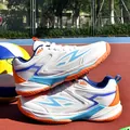 Professional volleyball shoes for men and women with non-slip gum rubber soles - 35 / White