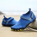 Scarpe acquatiche blu resistenti per bambini con cinturino in velcro per spiaggia e nuoto - 24 / Blu zaffiro