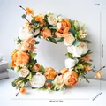 Vista SKU dettagliata di una ghirlanda di peonie artificiali da 40cm per arredo primaverile - Ghirlanda di Peonie Arancioni