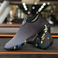 Scarpe da acqua grigio scuro traspiranti e asciugatura rapida con suola colorata - 35 / 998 Nero