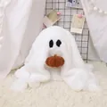 Detailansicht des süßen Halloween Geist Plüschkissens mit weicher Textur und Kürbisnase - Geistform (Kürbis-Dekor) / Milchweiß