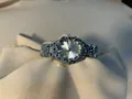Vintage Herrenuhr mit silberner Krallenlünette und Millennium-Gothic-Stil Design - Silber Weiß