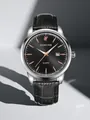 Vista dettagliata dell'orologio al quarzo da uomo Lucky Fox con quadrante nero e pelle - Nero