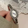 Vintage silberne ovale Armbanduhr mit funkelnder Strass-Lünette für elegante Damen - Silber (Weißes Zifferblatt)