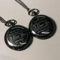 Vintage zwarte quartz zakhorloges voor zoon met gravure 'Love Mom' en 'Love Dad' - Voor Papa Stijl