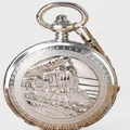 Klassische silberne mechanische Taschenuhr mit detailgetreuer Dampfzug-Gravur auf dem Deckel - Silber Dampfzug Relief (PM614)