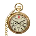 Primo piano dell'orologio da tasca meccanico vintage in bronzo con numeri romani - Bronzo