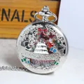 Detail van zilveren kwartszakhorloge met Happy Birthday gravure en taartontwerp. - Zilver