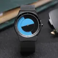 Detailansicht einer minimalistischen Konzeptuhr mit blauem und schwarzem Drehrad - Blau Schwarz Wirbel (Schwarzes Mesh-Band)