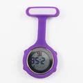 Montre d'infirmière numérique en silicone violette avec épingle pour usage médical - Fuchsia