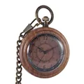 Antike Holz-Quarz-Taschenuhr mit bronzefarbener Kette und Zifferblatt aus Holzmaserung. - Doppelkreis-Skala Holz (P981)