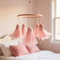 Schattige roze vilten spookmobiel voor babykamerdecoratie en Halloween-feestjes - Bedel