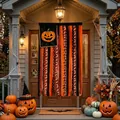 Λεπτομερής άποψη της βαμβακερής σημαίας Halloween με φούντες και διακόσμηση κολοκύθας - Χωρίς Φώτα