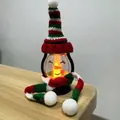 Mini Weihnachts-Schneemann-Laterne Dekoration mit rot-grüner Strickmütze und Schal - Mini Schneemann Laterne (Rot Grün Weiß Mütze Schal) / Rot Grün Weiß