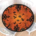 Detail einer runden Halloween-Tischdecke mit Kürbis-, Hexen- und Gruselschloss-Motiven. - Stil A (Kürbis-Hexe-Druck) / 40-44 Zoll