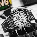 Primer plano de un reloj digital negro con una estética única de estilo boceto de anime 2D - Estilo Digital 808 / Negro