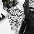 Detalle de reloj digital blanco estilo dibujo animado 2D con bordes negros para regalo - Estilo Digital 808 / Blanco